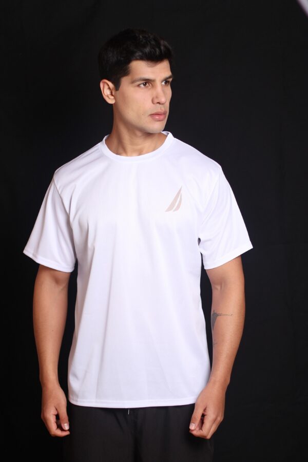 Camiseta blanca deportiva